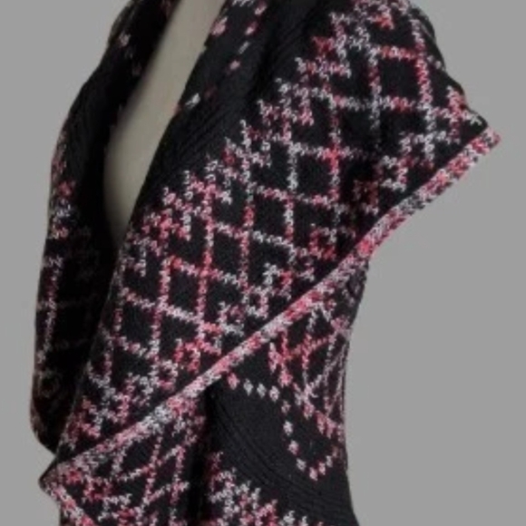 New Directions Black and Pink Geometric Sweater - Picture 8 of 10